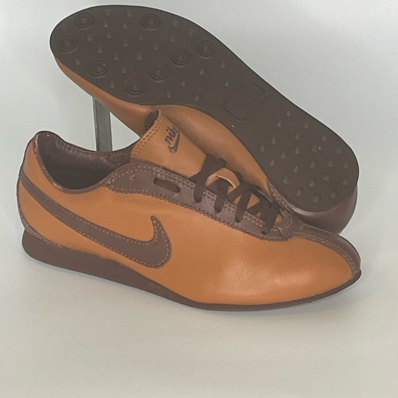 Vintage Nike Le Village Women’s Sneaker 2003 Size 8 - Picture 2 of 12